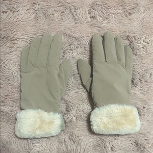 Stylish Tan Gloves with Faux Fur Cuff